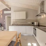 Charming One-floor With Garden, Car Parking 別荘 *