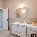Charming One-floor With Garden, Car Parking * アルビソーラ・スペリオーレ