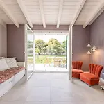 Charming One-floor With Garden, Car Parking 別荘