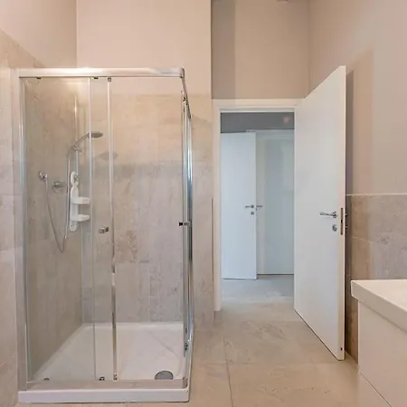 Vakantiehuis Charming One-floor With Garden, Car Parking Albisola Superiore