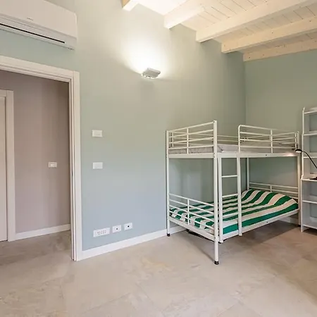 Charming One-floor With Garden, Car Parking 펜션 아비솔라 수페리오레