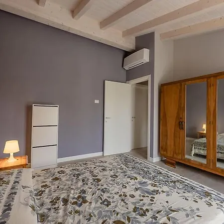 Charming One-floor With Garden, Car Parking * 아비솔라 수페리오레