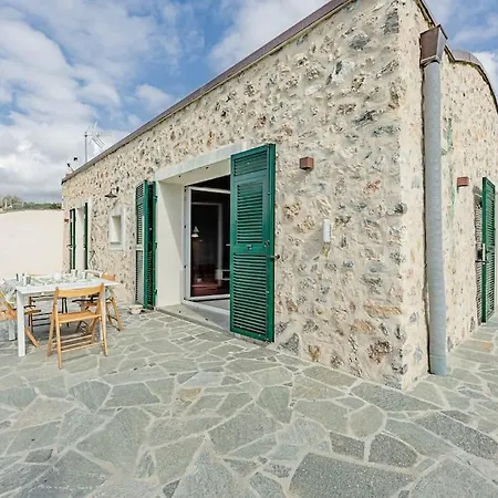 Charming One-floor With Garden, Car Parking Feriehus *
