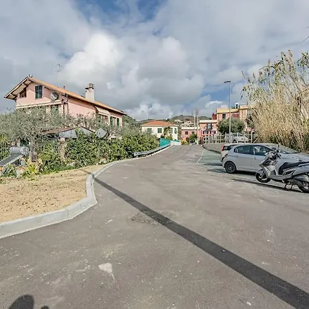 Charming One-floor With Garden, Car Parking * Albisola Superiore
