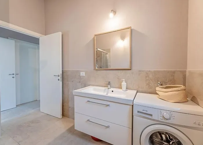 Charming One-floor With Garden, Car Parking * 아비솔라 수페리오레