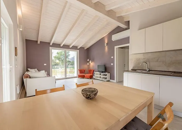 Charming One-floor With Garden, Car Parking 펜션